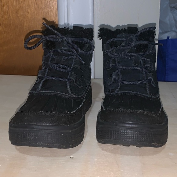 black nike snow boots